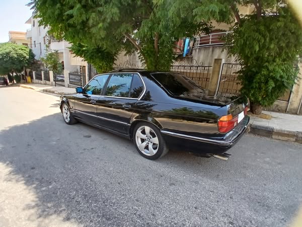 BMW 7 Series 1992 - صورة 2