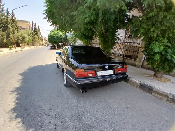 BMW 7 Series 1992 - صورة 4