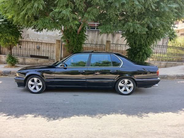 BMW 7 Series 1992 - صورة 5