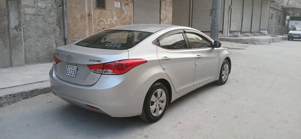 هيونداي افانتي 2011 - صورة 3