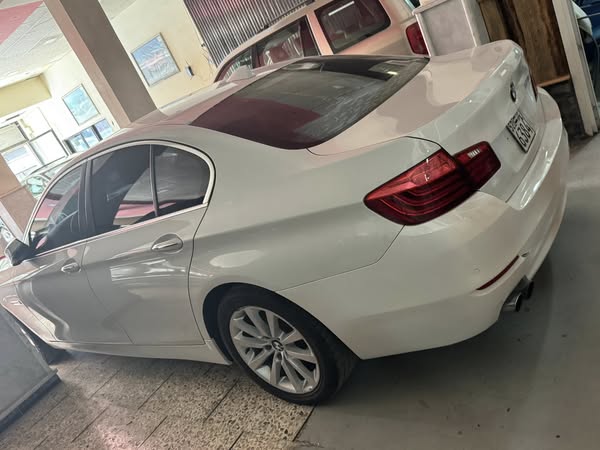 BMW 520i 2015 - صورة 2