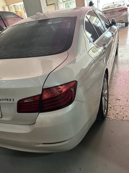 BMW 520i 2015 - صورة 4