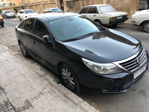 رينو لاتيتيود 2011 - صورة 1