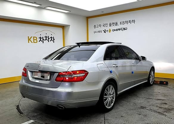مرسيدس E300 2011 - صورة 1