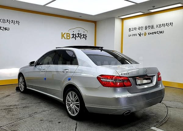 مرسيدس E300 2011 - صورة 4