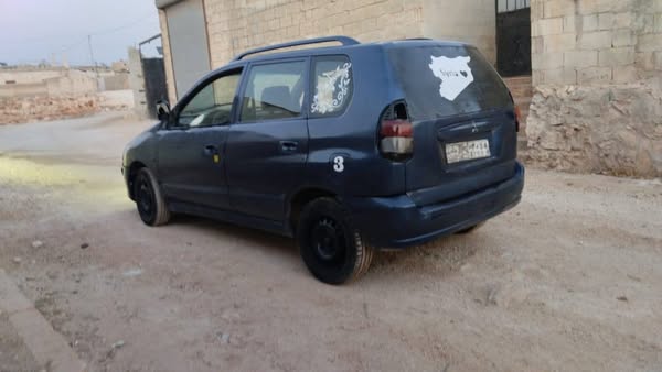 ميتسوبيشي سبيس ستار 2003 - صورة 3