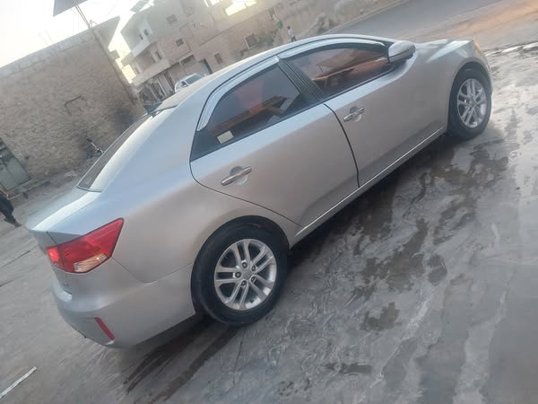 كيا فورتي 2011 - صورة 4