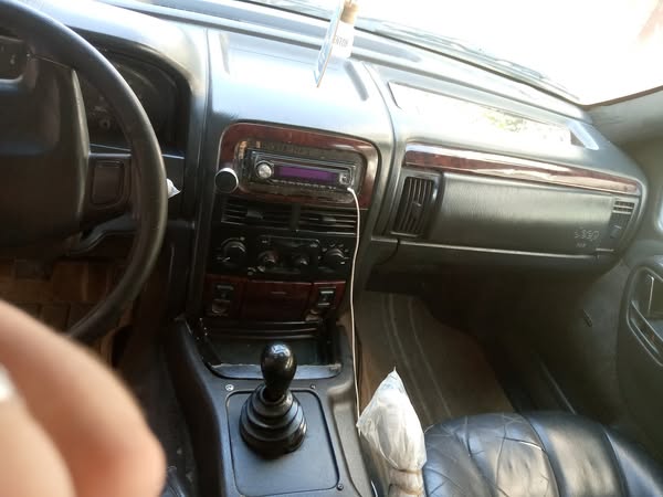 جيب شيرووكي 2000 - صورة 4