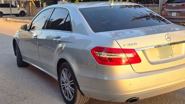 مرسيدس-بنز E300 2011 - صورة 1