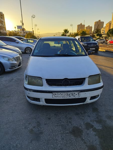 فولكس فاجن بولو 2001 - صورة 1