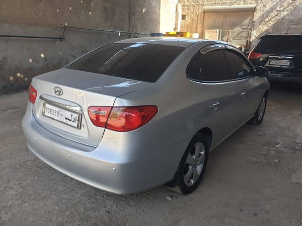 هيونداي افانتي 2011 - صورة 1
