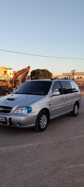 كيا كرنفال 2005 - صورة 1