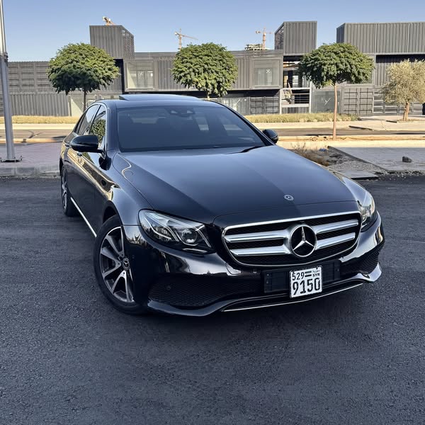 مرسيدس بنز E300 2019 - صورة 2