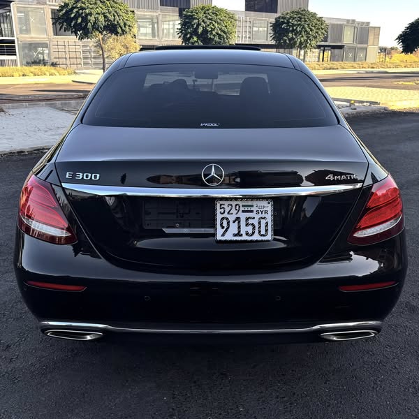 مرسيدس بنز E300 2019 - صورة 5
