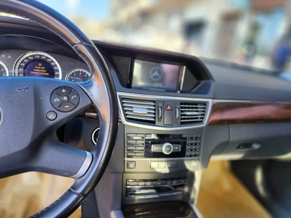 Mercedes-Benz E200 2012 - صورة 2