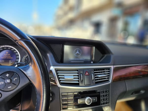 Mercedes-Benz E200 2012 - صورة 1
