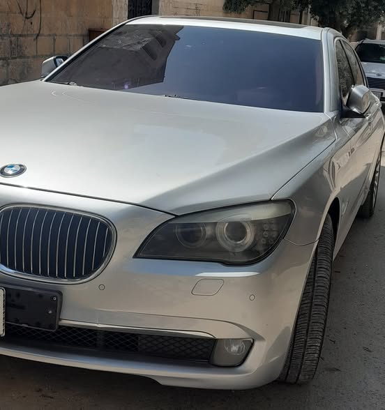 بي إم دبليو 740 2010 - صورة 1