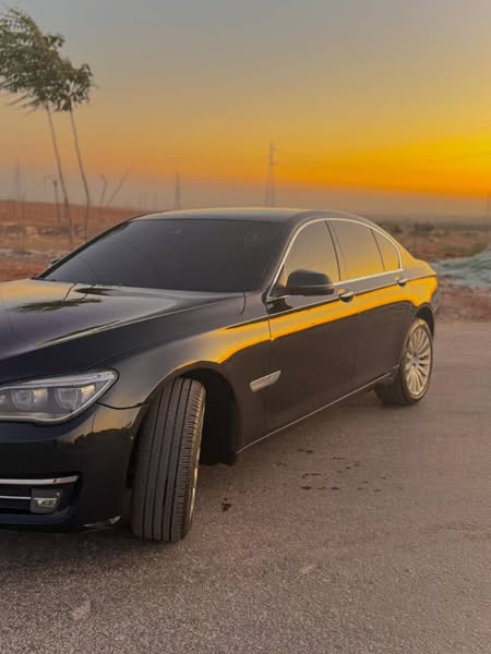 بي إم دبليو 740i 2013 - صورة 5