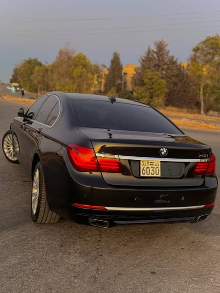 بي إم دبليو 740i 2013 - صورة 3