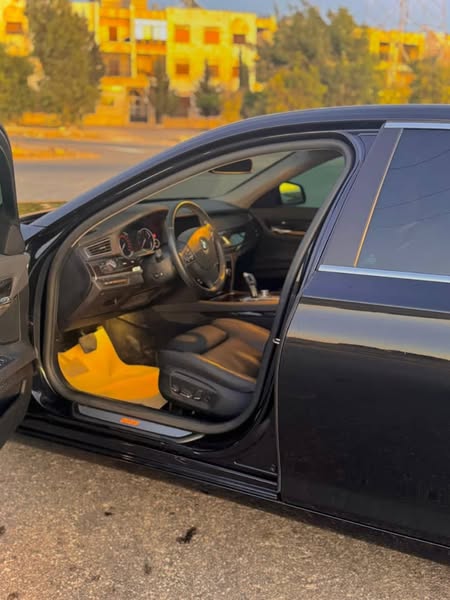 بي إم دبليو 740i 2013 - صورة 4