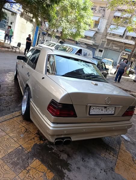 مورسيدس E 320 1988 - صورة 3