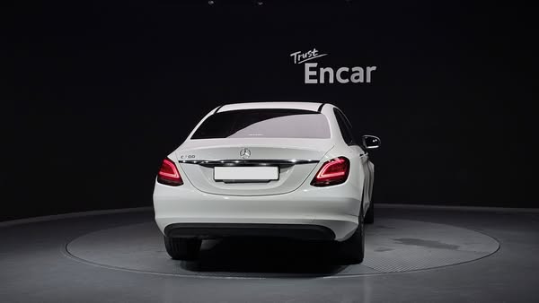 مرسيدس بنز C200 2020 - صورة 4