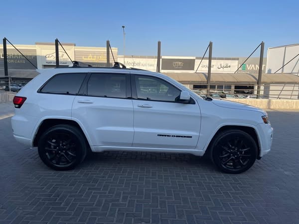 جيب جراند شيروكي 2018 - صورة 5