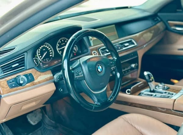 BMW 730 Li 2012 - صورة 4