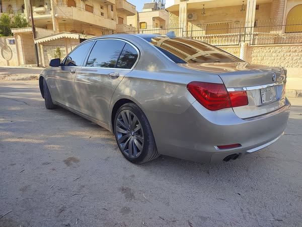 BMW 730 Li 2012 - صورة 2