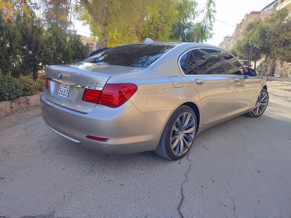 BMW 730 Li 2012 - صورة 5