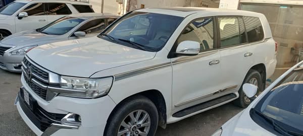 تويوتا لاندكروزر VXR 2009 - صورة 3