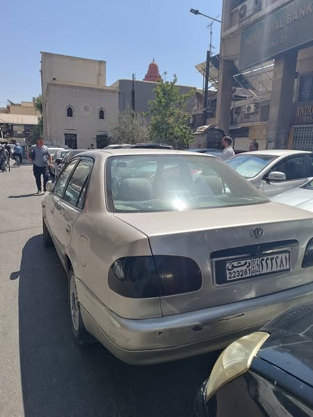 تويوتا كورولا 2002 - صورة 2