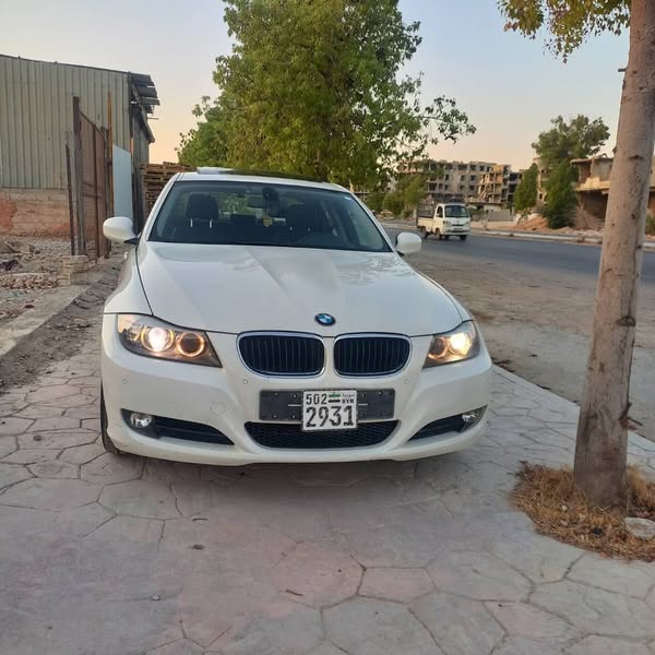 BMW 320i 2012 - صورة 1