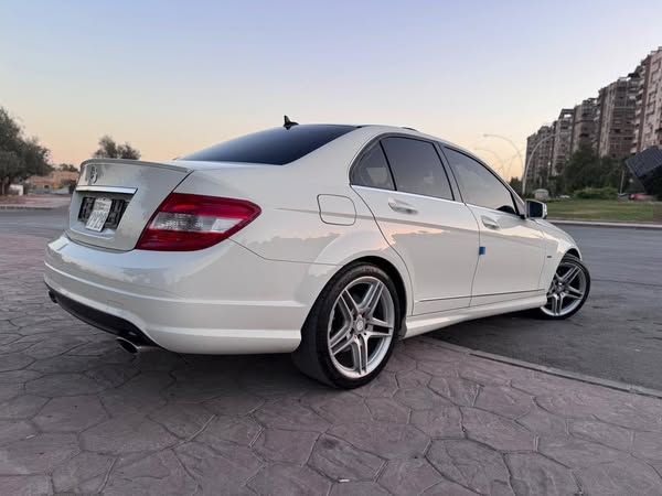 مارسيدس C300 2011 - صورة 3