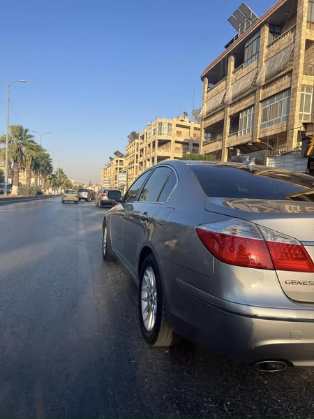 هيونداي جينسيس 2011 - صورة 1