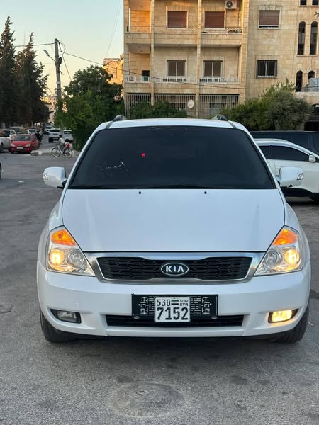 كيا كرنفال 2012 - صورة 1