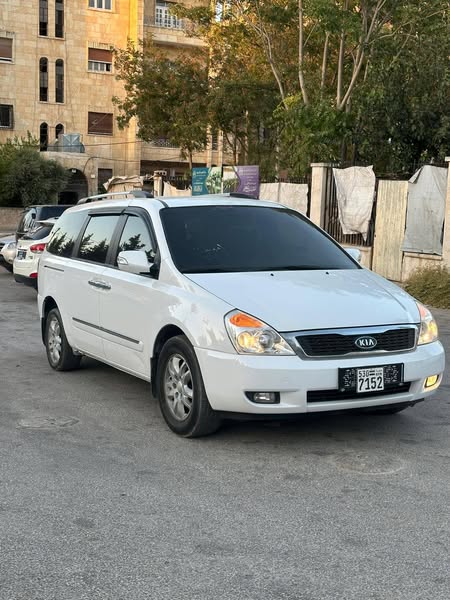 كيا كرنفال 2012 - صورة 2