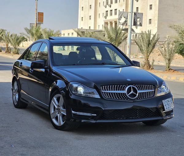 مرسيدس-بنز C300 2010 - صورة 1