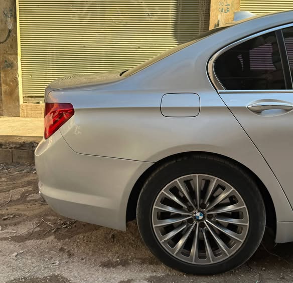 BMW 750Li 2012 - صورة 1