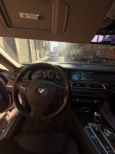 BMW 750Li 2012 - صورة 4