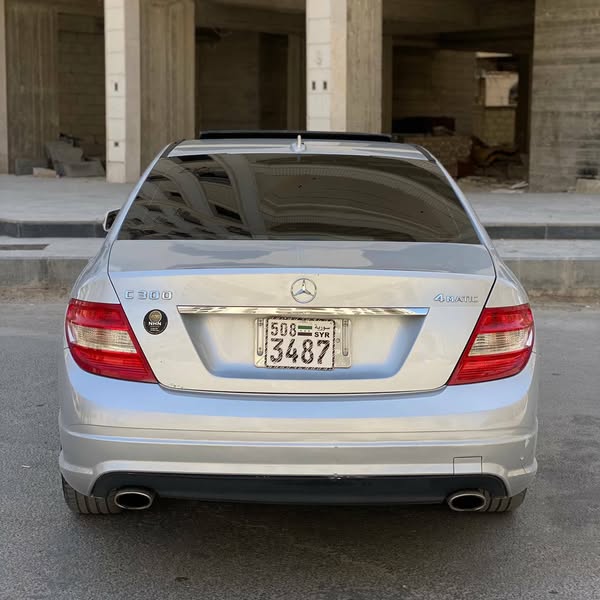 مرسيدس-بنز C300 2011 - صورة 2
