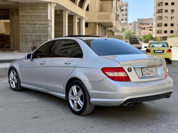 مرسيدس-بنز C300 2011 - صورة 1