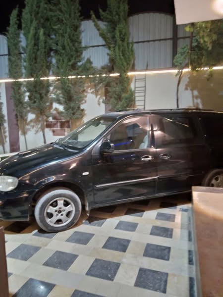 كيا كرنفال 2004 - صورة 1