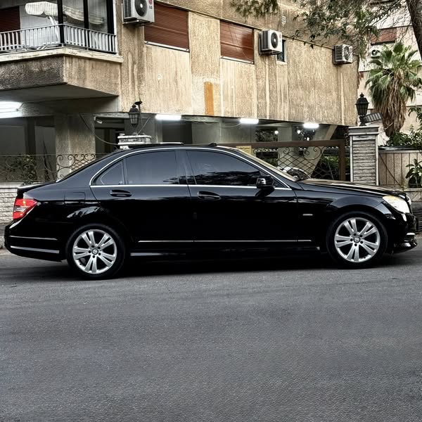 مرسيدس-بنز C200 2011 - صورة 3