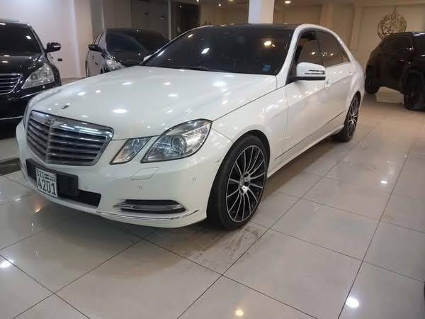 ميرسيدس E300 2011 - صورة 4
