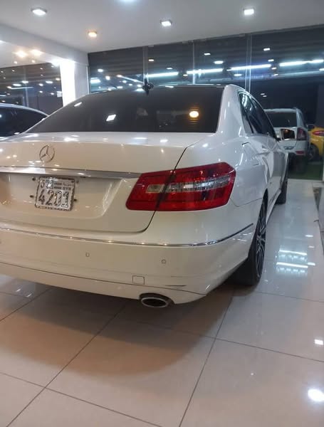 ميرسيدس E300 2011 - صورة 2