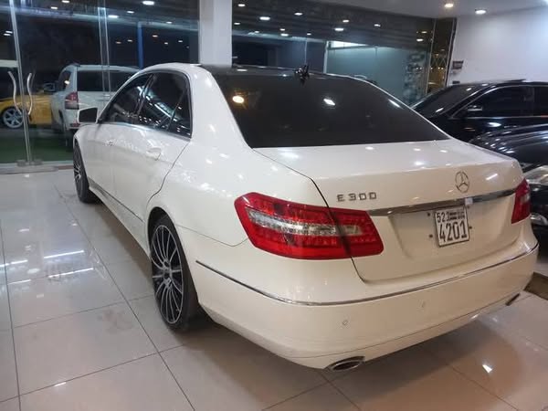 ميرسيدس E300 2011 - صورة 3