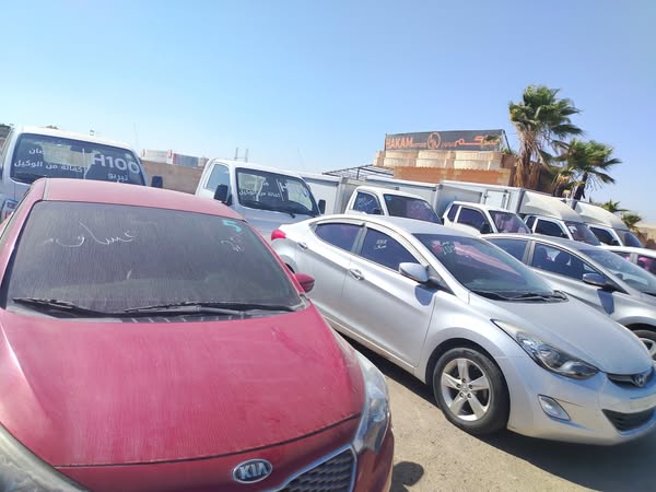 هيونداي أفانتي 2012 - صورة 1