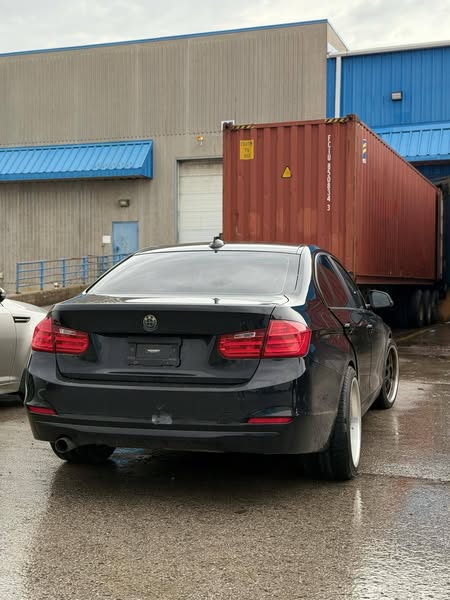 BMW 320i 2012 - صورة 2