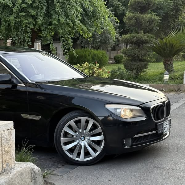 Bmw 750 Li 2012 - صورة 2